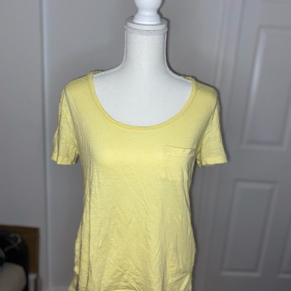 Gap tee 👕 - Picture 2 of 4